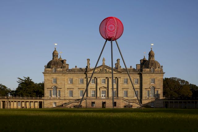 Chris Levine, 528 Hz Love Frequency at Houghton Hall, Installation view, 2021, Courtesy of the artist, Pete Huggins