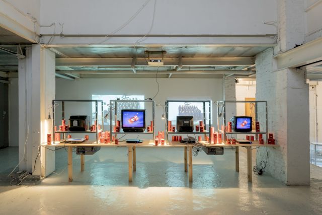 Yoshua Okón, Canned Laughter, 2009