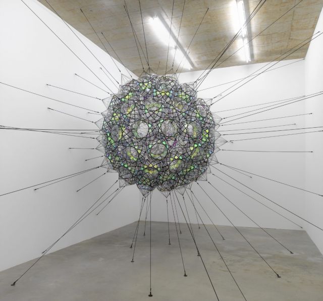 TOMÁS SARACENO, 80SW iridescent/Flying Garden/Air-Port-City, 2011. Courtesy the artist & Philara Collection, Düsseldorf. Photo: Achim Kukulies