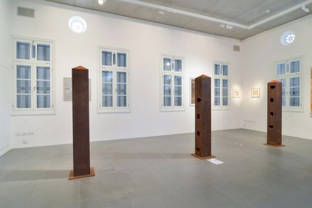 Micha Ullman, ’Fence’, 2005 (Installation view of "Sorting Out" at the Givon Art Forum, Tel Aviv)