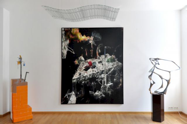 (l–r ) Manfred Pernice, “Private Empire“, 2010; Michael Kunze, “Atelier / Waschküche”, 2010; Wolfgang Flad, “Untitled (Naos)”, 2007. © artitious.com; Wurlitzer Architekten GmbH – © VG Bild-Kunst, Bonn 2017