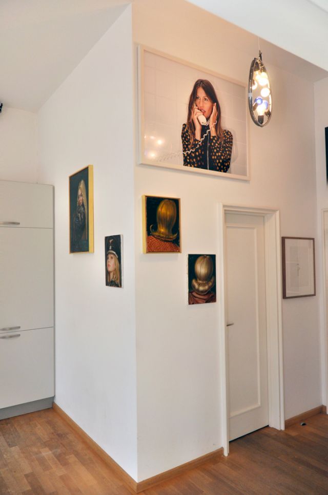 Top: Roe Ethridge, “Gisele on the Phone“, 2013; Ernie Luley “Trixie mit Schäfchen“, 2009; “Untitled”, 2014; “Untitled (blond curls with mesh sweater)”, 2012; “Untitled (blond female with red jacket), 2014. © artitious.com; Wurlitzer Architekten GmbH