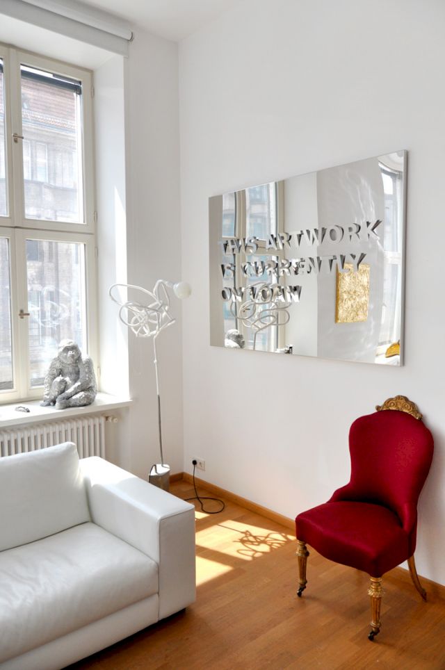 (l–r) Jürgen Drescher, Gorilla, 2008; Anna Faßhauer, “Untitled Light sculpture”, 2013; Jeppe Hein, “This Artwork is Currently on Loan”, 2009. © artitious.com; Wurlitzer Architekten GmbH – © VG Bild-Kunst, Bonn 2017