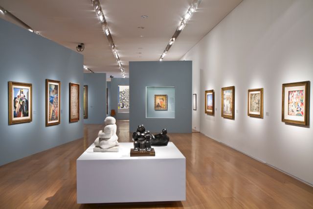 View of the Permanent Collection. Back wall: Frida Kahlo, ‘Self-potrait with Monkey and Parrot‘, 1942 © Banco de México Diego Rivera Frida Kahlo Museums Trust / VG Bild-Kunst, Bonn 2017