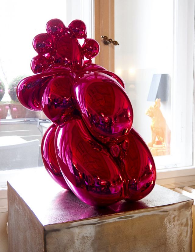 Jeff Koons Balloon Venus, 2014, painted Resin, 65x 30 x 20x cm ©Ingrid and Thomas Jochheim Collection, Photo: Claus Rottenbacher