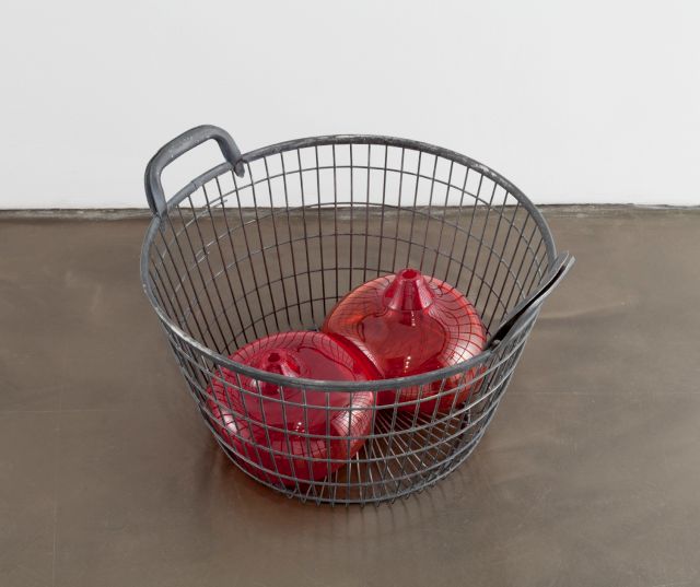 Mona Hatoum, Korb V, 2014, blown glass, steel © Mona Hatoum. Photo: Joerg Lohse