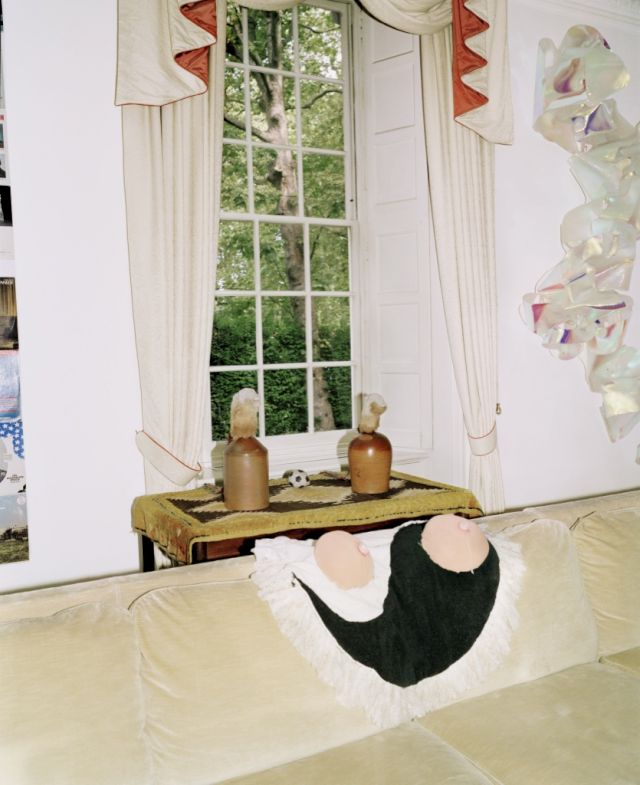 Palace Green, London, 2017; Julie Verhoeven, Comfort Blanket, 2015; Francis Upritchard, Warm Table, 2011; Berta Fischer, Hulenays, 2011. Photo by Mathilde Agius