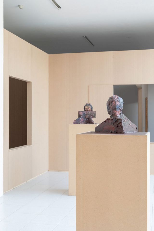 THOMAS SCHÜTTE, Mann Und Frau, 1986. Matthys-Colle Collection / Museum Dhondt-Dhaenens. Photo: Rik Vannevel