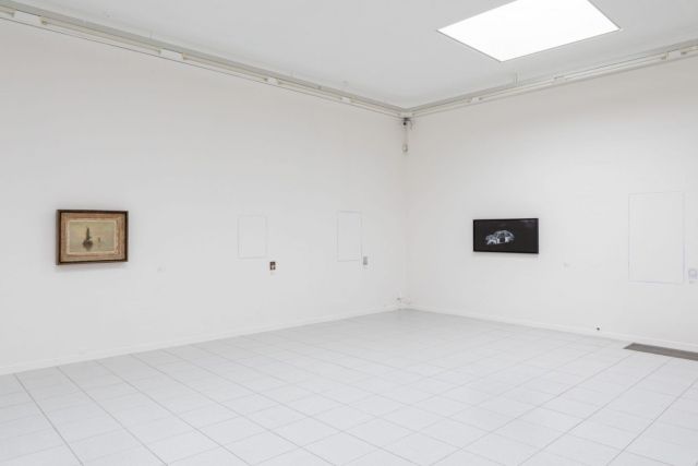 (l-r) FRANZ COURTENS, De Schelde, 1877. Museum Dhondt-Dhaenens; Luc Tuymans, Bijoux, 2016. Private Collection / Museum Dhondt-Dhaenens. Photo: Rik Vannevel