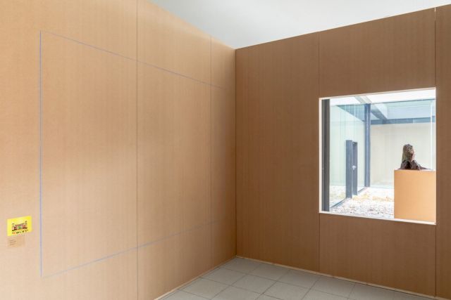 THOMAS SCHÜTTE, Mann Und Frau, 1986. Matthys-Colle Collection / Museum Dhondt-Dhaenens. Photo: Rik Vannevel