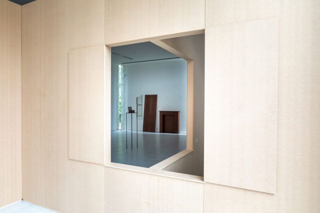 JAN VERCRUYSSE, Muziekdoos, 1988, Private Collection Wyc; JAN VERCRUYSSE, Atopies (V), 1985. Matthys-Colle Collection / Museum Dhondt-Dhaenens. Photo: Rik Vannevel