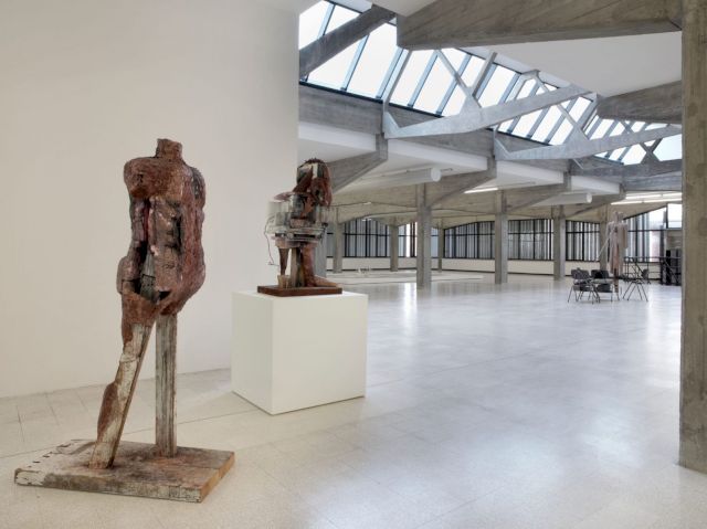 Collezione Maramotti, exhibition view, open space 2nd floor with artworks by Huma Bhabha, Mark Manders, Erick Swenson. Photo: C. Dario Lasagni
