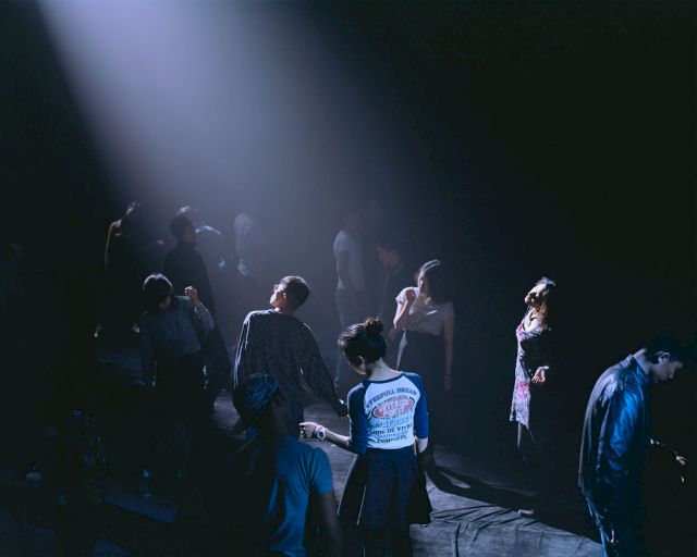 CHEN WEI, In the Waves #2, 2013. © Chen Wei. Courtesy of Chen Wei & Blindspot Gallery