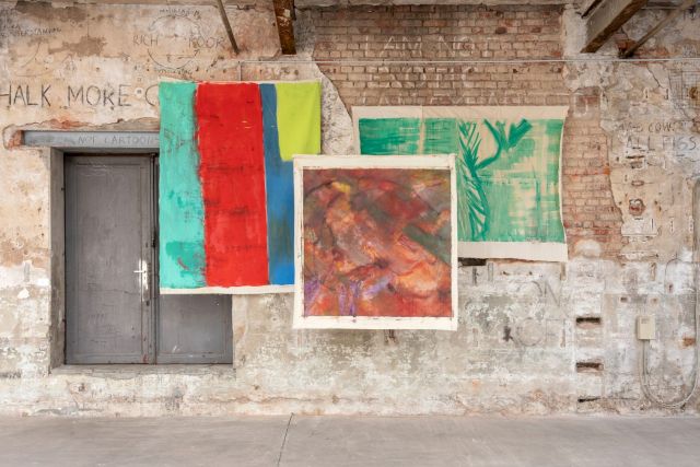 VIVIAN SUTER, Untitled. Courtesy the Miettinen Collection Helsinki/Berlin (l) and the Peters-Messer Collection (r,r). You are here (installation view), Werkschau, Spinnerei Leipzig. Photo: Falk Messerschmidt