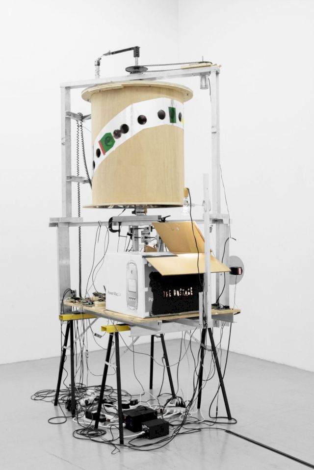 JON KESSLER, The Hostage, 2008. Photo: Björn Behrens, courtesy the Sammlung Peters-Messer