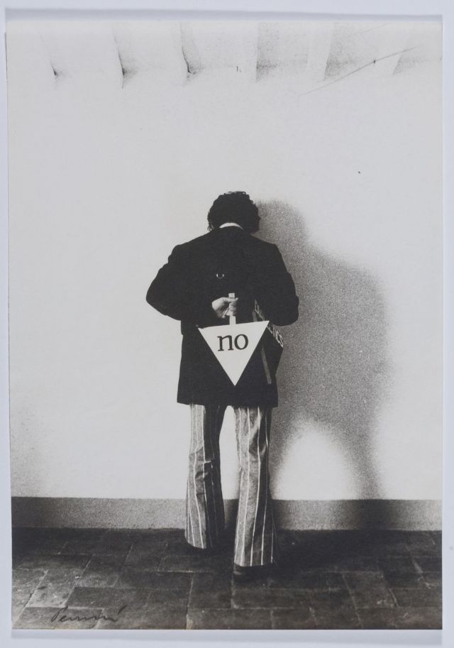 GÉZA PERNECZKY, Yes-No Strategy (Action in Vinci (Firenze) Italy), 1972