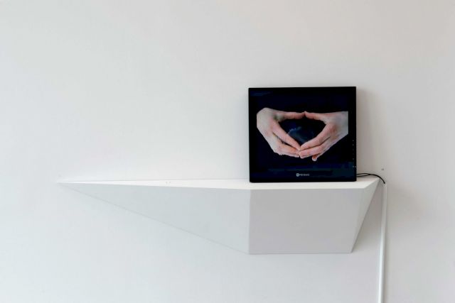 (l–r) GERLACH EN KOOP, Circumference, Circumference, 2010; EDITH DEKYNDT, Provisory Object 2, 2000. Photo: Philippe De Gobert