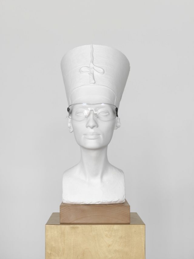 ISA GENZKEN, Nefertiti Sculpture, 2015