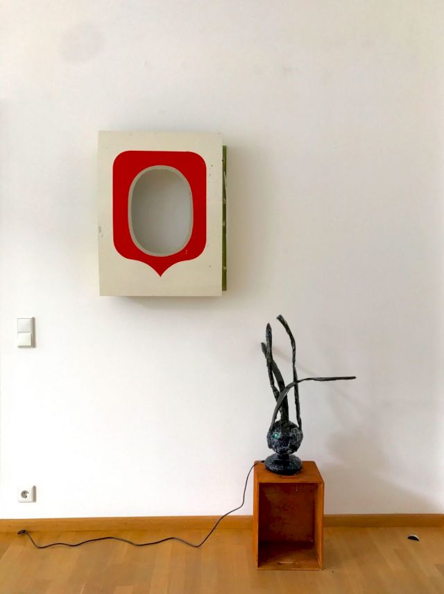 MICHAIL PIRGELIS, Handlines II, 2017; OKKA-ESTHER HUNGERBÜHLER, Springbrunnen 4. Photo: Wurlitzer Collection