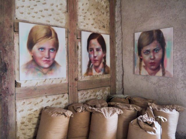 KATJA STRUNZ, Einladung zur Angst, 2005; JOHANN ANDERSON, Elisabeth, Elfride, Frida, 2009. Photo: sammlung FIEDE