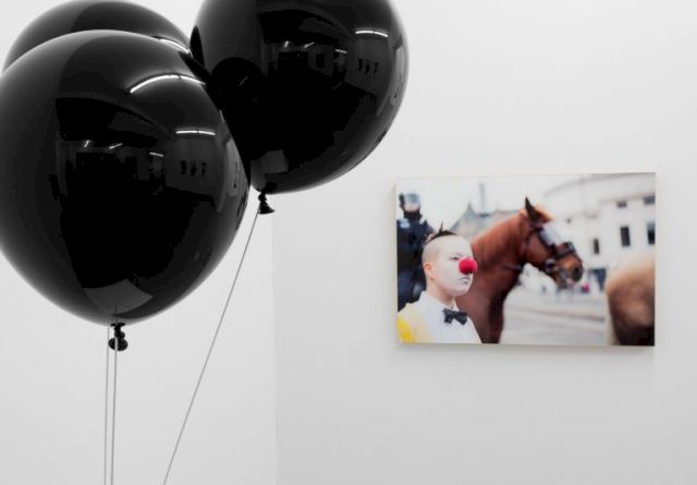 (l–r) JIRI GELLER, Dunkelheit VIII, 2009; Noora Geagea, Against, 2015