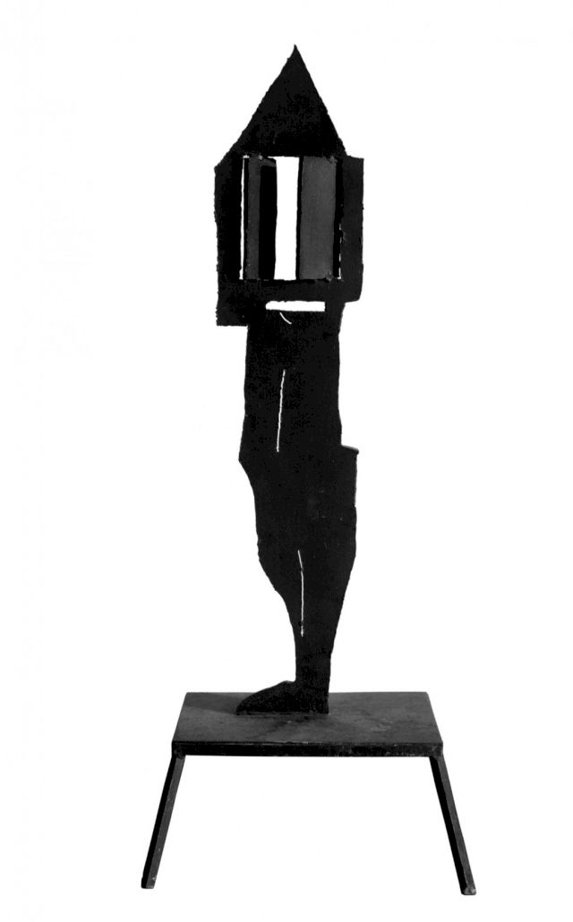 George Lappas, Chinese Puppet Player, 1998, iron, 143 x 51 x 46 cm, The Sotiris Felios Collection. Photo: Vaharidis Studio