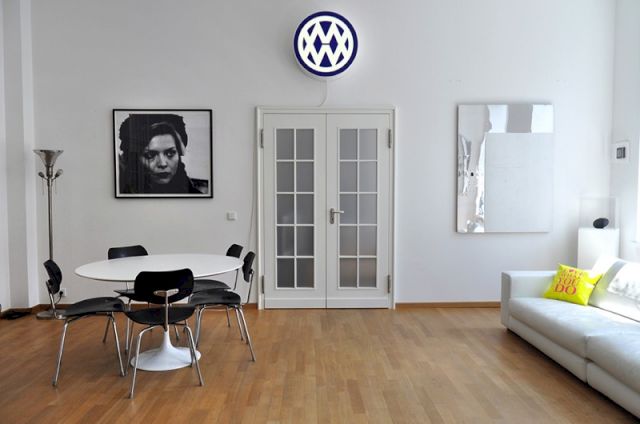 GREGOR HILDEBRANDT, Und Du lächelst für eine Sekunde (Cure), 2007; DIRK BELL, Newman, 2010; MICHAIL PIRGELIS, T, 2013. © artitious.com, Wurlitzer Architekten GmbH