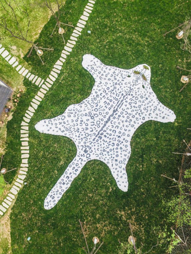 YUTAKA SONE, Snow Leopard Garden (installation), 2014