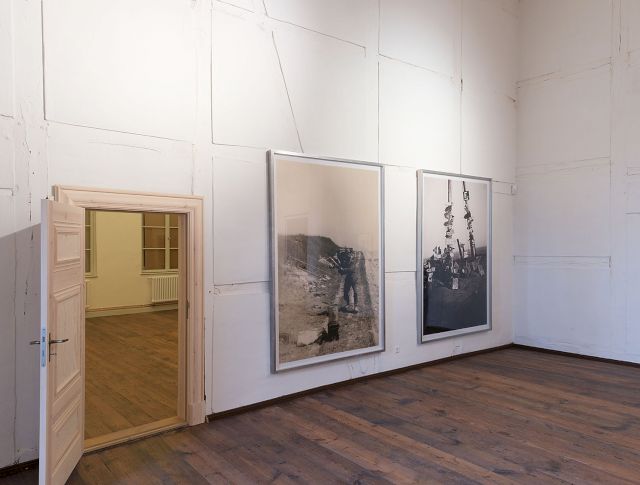 (l–r) MARTIN DAMMANN, Freiland, 2015; Aus dem über heraus 2, 2016. Photo: © Thomas Wesely