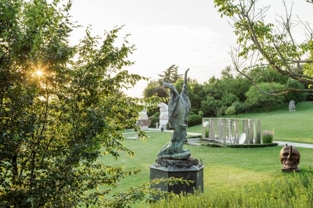 Veduta del parco di sculture con le opere di Melotti, Consagra, Munari e Dietman, Rossini Art Site, Briosco. Photo: Luca Rotondo