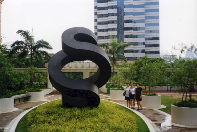 Greg Johns, Guardian Figure (from the series), Corten steel, 1993-1995, 500 cm high, Collection: REDAS, Singapore
