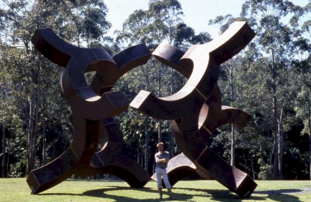 Greg Johns, The Dance Continues..., Corten steel, 1987/1988, 850x850x950 cm, Collection: Macquarie University, New South Wales, Australia