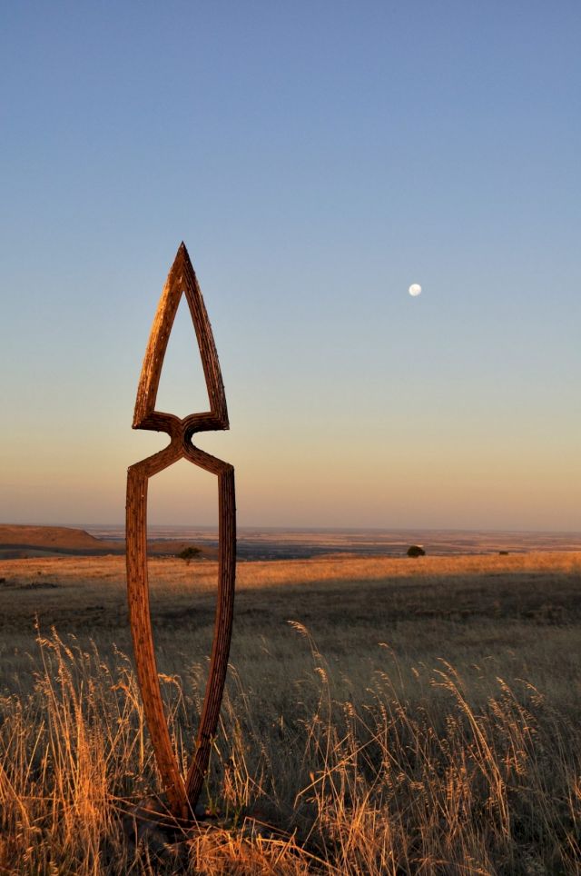 Greg Johns, The Settled Explorers (installation), Mild steel, 2007, 4 pieces 225x37x47 cm, Collection: Palmer Sculpture Landscape, South Australia