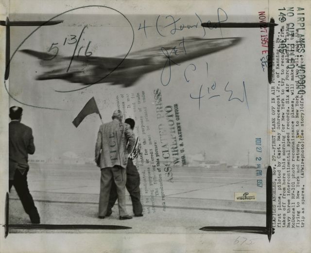 THOMAS RUFF, press++20.33, 2015 Courtesy David Zwirner, London/New York and VG Bild-Kunst, Bonn 2017. © the artist