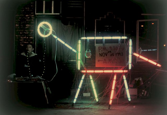 Chen Shaoxiong, 5 Hours, mixed media installation, 1998