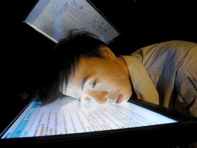 Jin Jiangbo, God, Go ahead with chatting, multi media installation, 2008