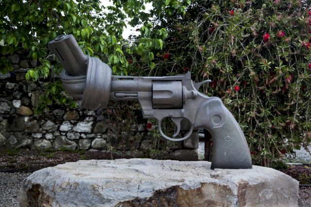 Carl Fredrik Reutersward, Non-violence, 1985. Image: Robert Berg