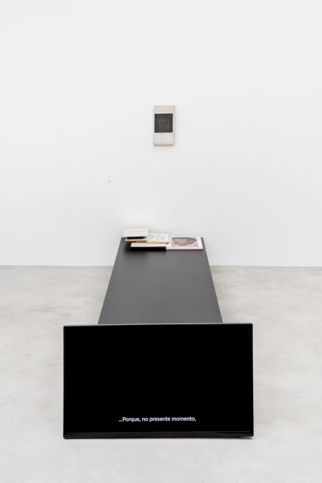 Sarah Rapson, Ad Reinhardt Untitled (Black). Oil on canvas. 60’ x 60’; On the bench: Four Statements Non-Anthropomorphic Art by Four Young Artists: Joseph Kosuth, Christine Kozlov, Michael Rinaldi, Ernest Rossi. Lannis Gallery, 1967; André Leblanc in Lobato, Monteiro. Aritmética da Emília, Editora Brasiliense, 1959; Nikolai Andreiev, Sketch for Josef Stalin’s portrait, 1922; Marcel Broodthaers, Interview with a cat 1970