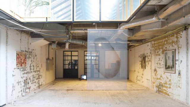 from left to right: RUUD VAN EMPEL, Still Life – Meat, 2014; CHAIM VAN LUIT, Scotoma’, 2013; ARJAN VAN HELMOND, Floor #9 (vloer met barsten), 2006; JOB KOELEWIJN, Balancing Act, 1998. Courtesy Sgabello Collection; Collection Versteeg-Schotte; Plancius Art Collection, Amsterdam. Photo: Ernst van Deursen