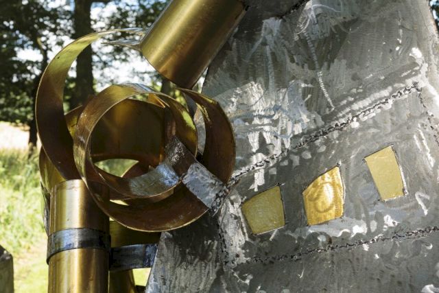 CAROLINE MESQUITA, Cream Sacrifice, 2016. Courtesy Jupiter Artland. Photo: Ruth Clark