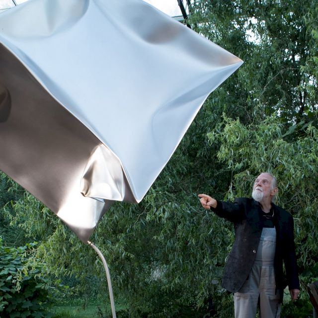 EWERDT HILGEMANN, Imploded Hanging Cube. Photo: Tineke Schuurmans