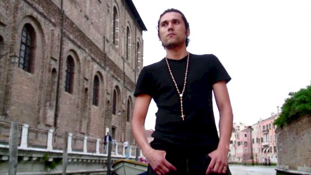 TERESA MARGOLLES, El Enjoyado, 2009. Courtesy the artist and Mor Charpentier, Paris