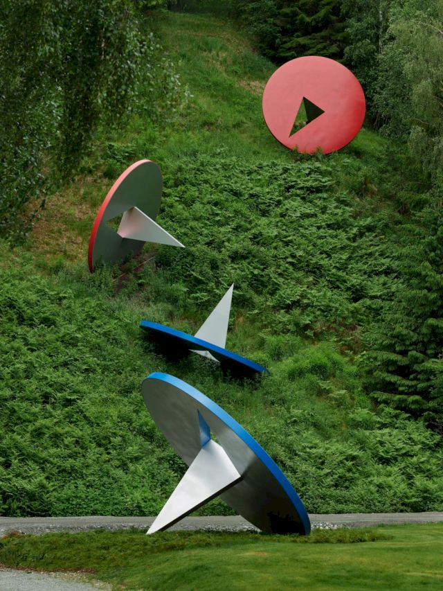 OLDENBURG AND VAN BRUGGEN, Tumbling Tacks, 2009. Photo: Einar Aslaksen