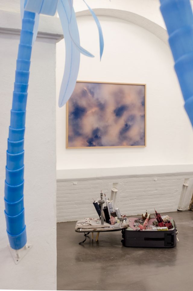 (l-r) MIRIAM JONAS, ADRIAN SAUER, YIN XIUZHEN (installation view at REALITY CHECK, Kunstraum Potsdam)