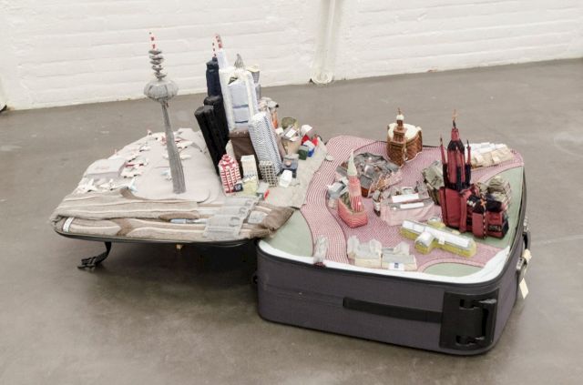 YIN XIUZHEN, Portable City: Frankfurt, 2007