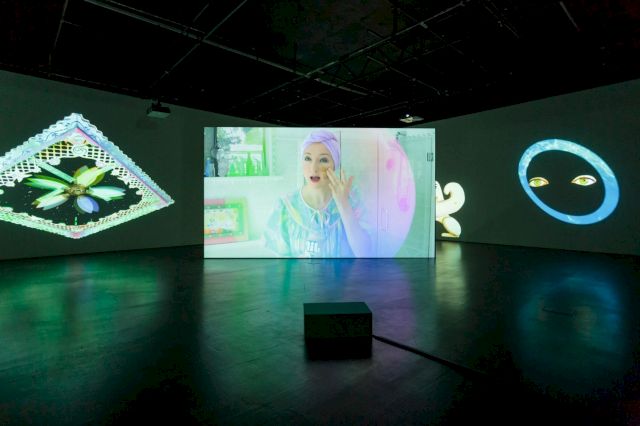 SHANA MOULTON, (with Nick Hallett), Whispering Pines ∞, 2018, exhibition view Zabludowicz Collection, London. Courtesy the artist and Zabludowicz Collection. Photo: Tim Bowditch