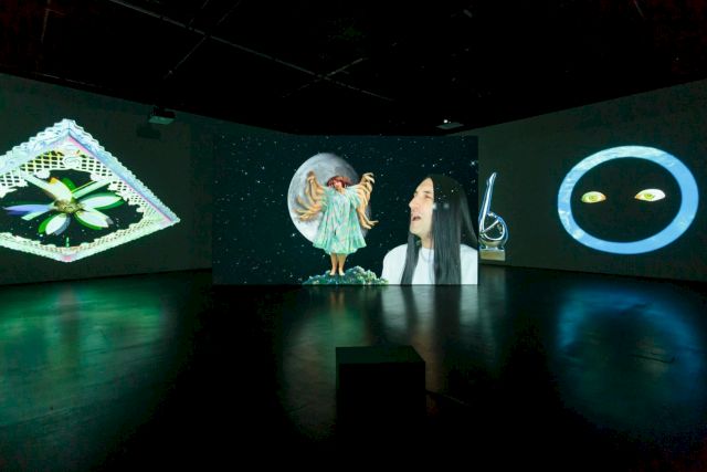 SHANA MOULTON, (with Nick Hallett), Whispering Pines ∞, 2018, exhibition view Zabludowicz Collection, London. Courtesy the artist and Zabludowicz Collection. Photo: Tim Bowditch