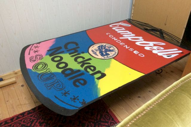 STEVE KAUFMAN, Campbells Table. © Steve Kaufman. Courtesy Steppacher Collection. Photo: Lisa Maria Steppacher