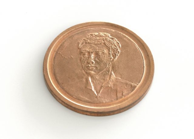 STEPHAN BALKENHOL, Geld (Kupfer), 2009. Courtesy Galerie Rüdiger Schöttle and Jakob Zoche, Berlin