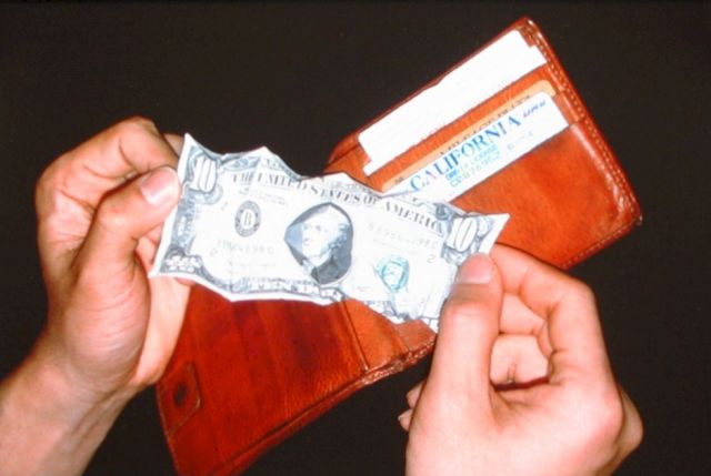 MINGWEI LEE, Money for Art, 1997. Photo: Hermann Büchner, Berlin